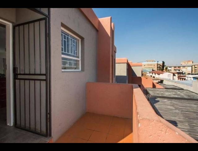 1 BEDROOM APARTMENT FOR SALE IN DELAREY